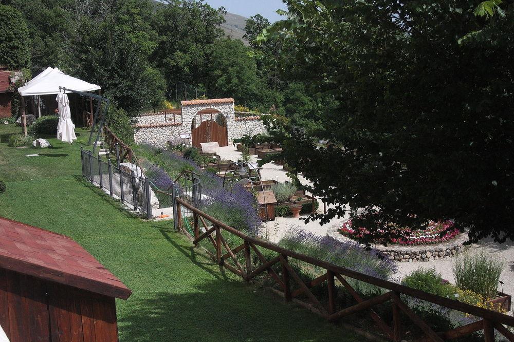 Convento Di San Colombo Hotel Santo Stefano Di Sessanio Bagian luar foto