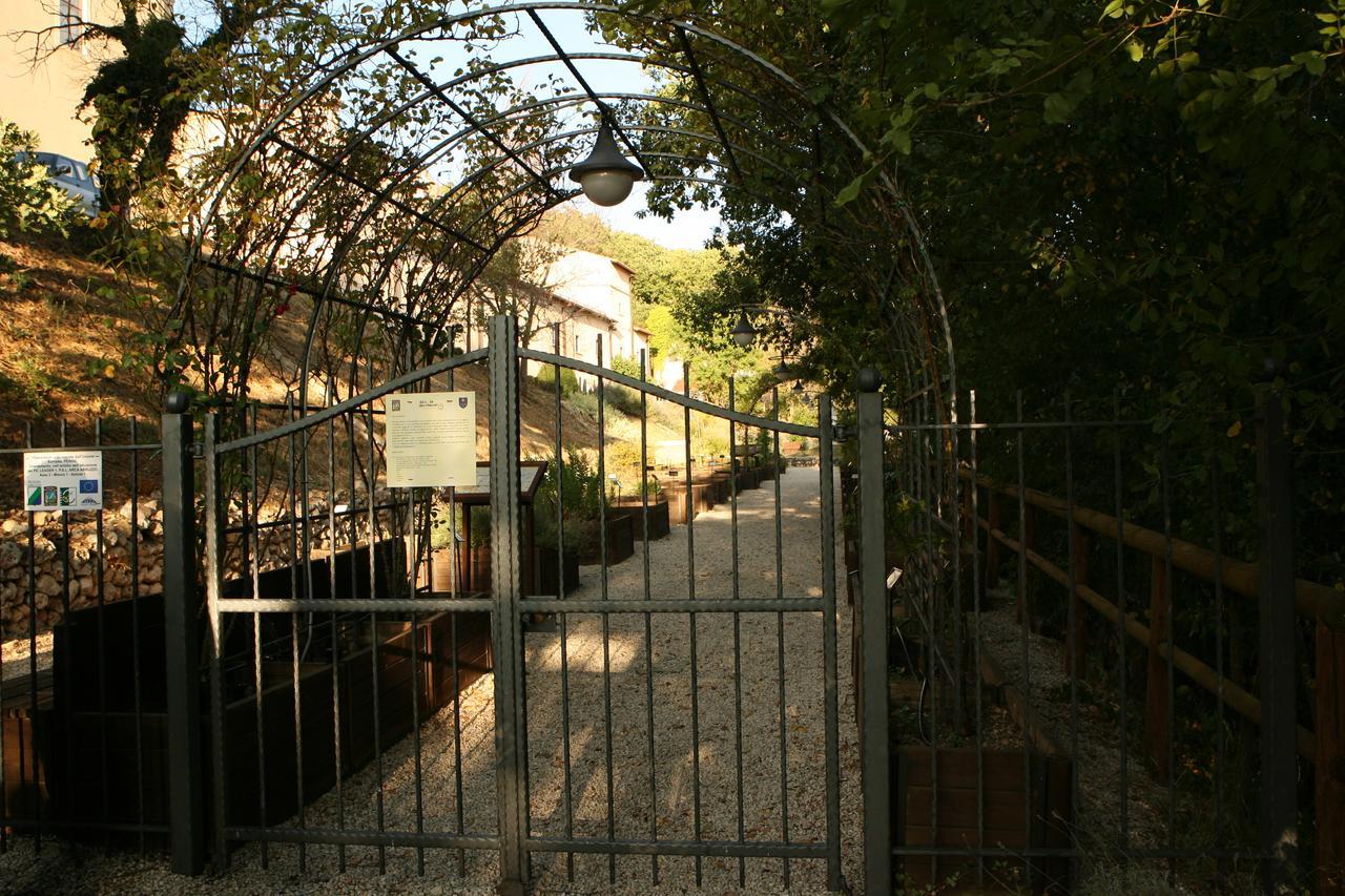 Convento Di San Colombo Hotel Santo Stefano Di Sessanio Bagian luar foto