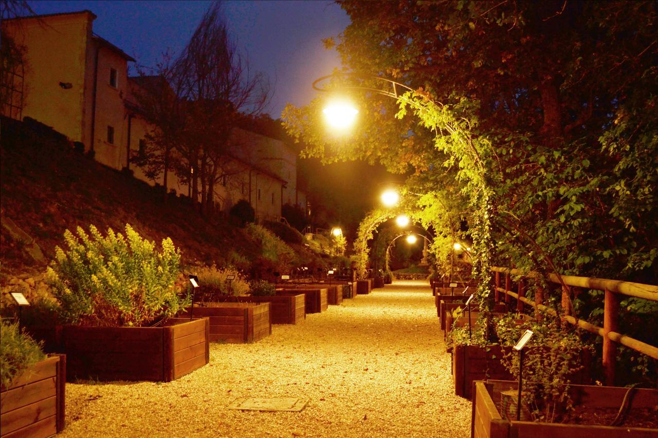 Convento Di San Colombo Hotel Santo Stefano Di Sessanio Bagian luar foto