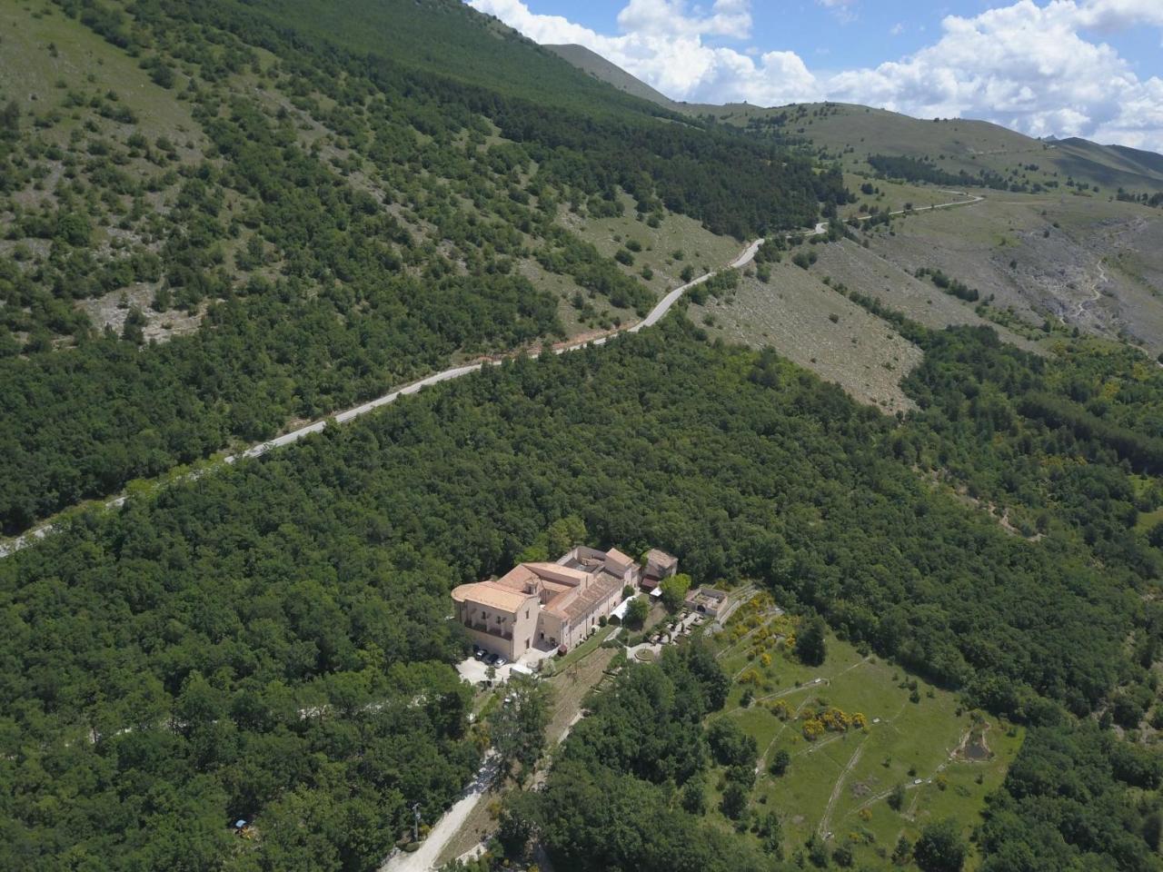 Convento Di San Colombo Hotel Santo Stefano Di Sessanio Bagian luar foto
